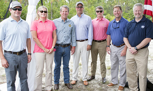 Group photo of the governer and authorities